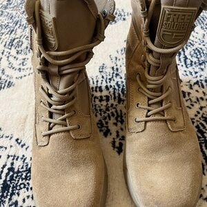 Free Soldier boots